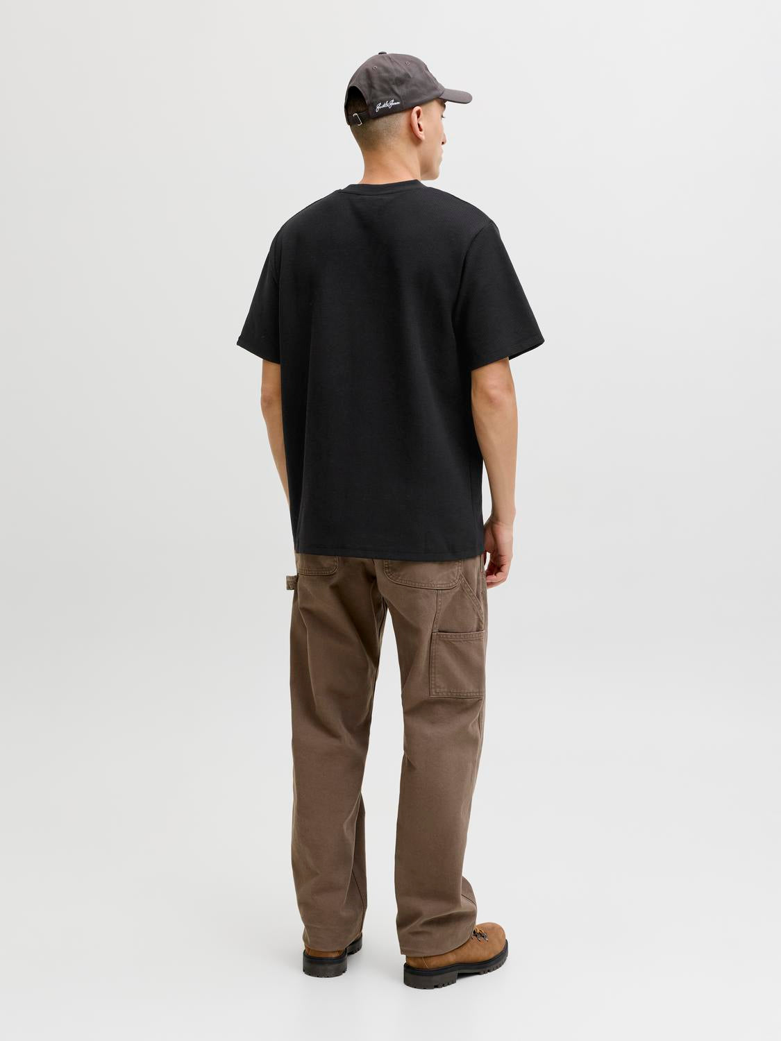 model_shot-back